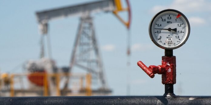 2025-10-23t123754z_1_lynxmpel9m0oe_rtroptp_4_global-oil-russia.jpg