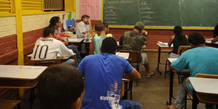 sala_de_aula_ensino_medio.jpg