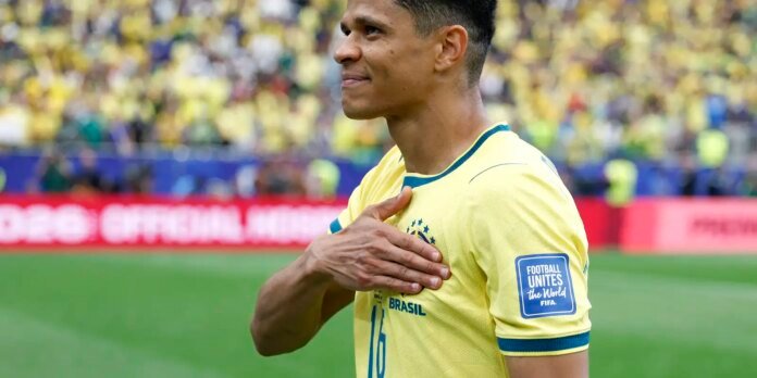 29jun2026brasilxjapao123_douglas_santos_bate_no_peito.jpg