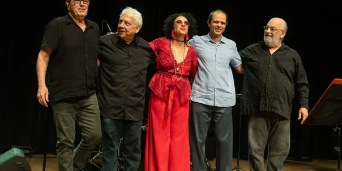 cena-musical-marcelo-costa-lula-galvao-paula-morelenbaum-moreno-veloso-e-jaques-morelenbaum-credito.webp