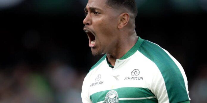 coritiba_derrota_vitoria_e_volta_a_vencer_depois_de_sete_jogos_2_a_0.jpg